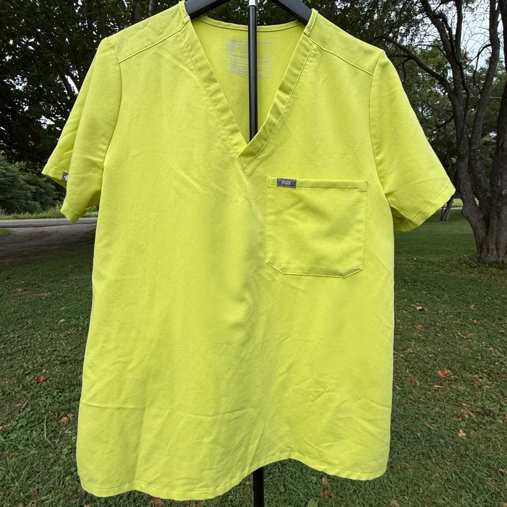 FIGS Technical Collection Scrub Top Mens Medium Neon Lime Green V-Neck FW1000